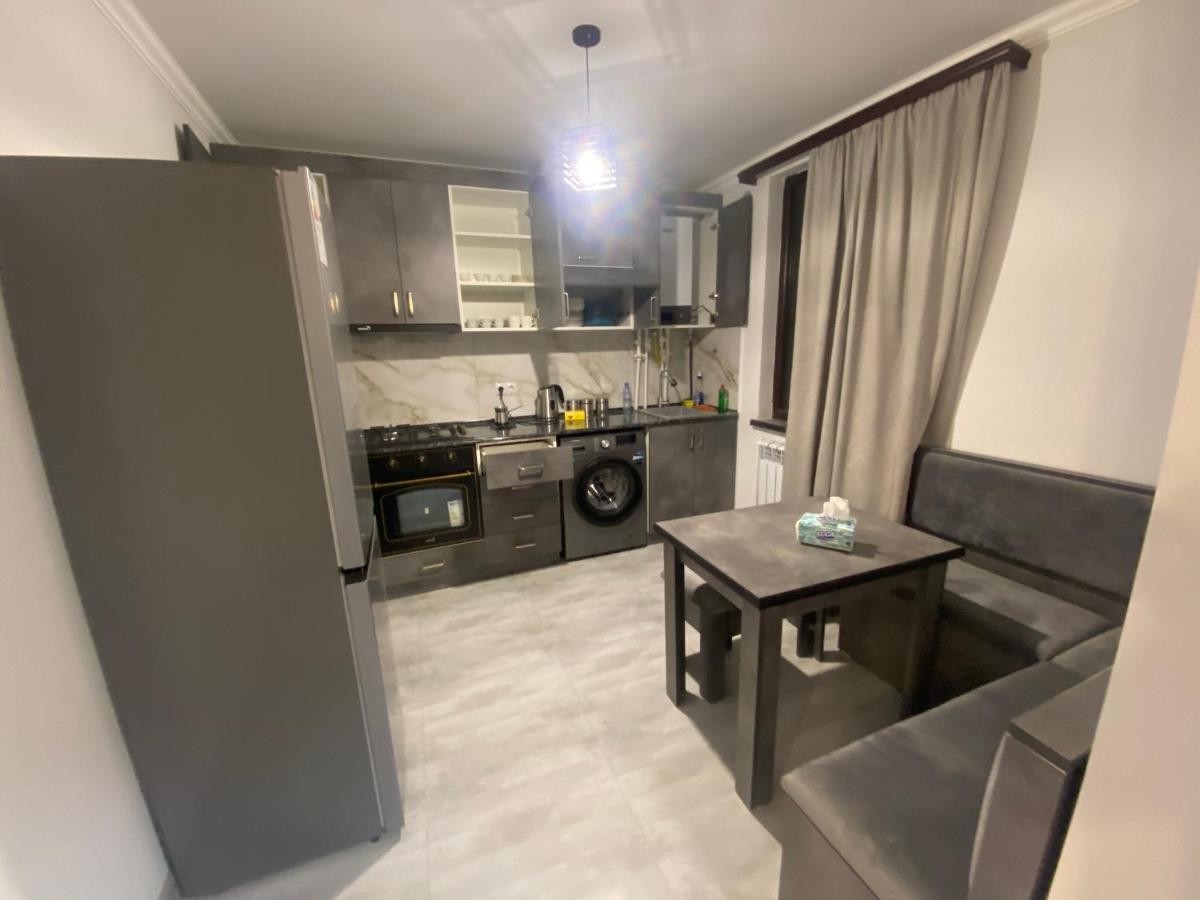 2 Cosy Apartment In Townhouse Near Airport Evn Geghanist  المظهر الخارجي الصورة